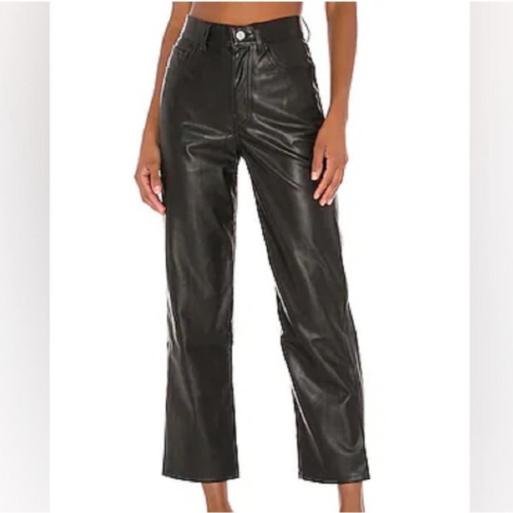 Levi’s Ribcage Straight black faux leather cropped pants, size 26